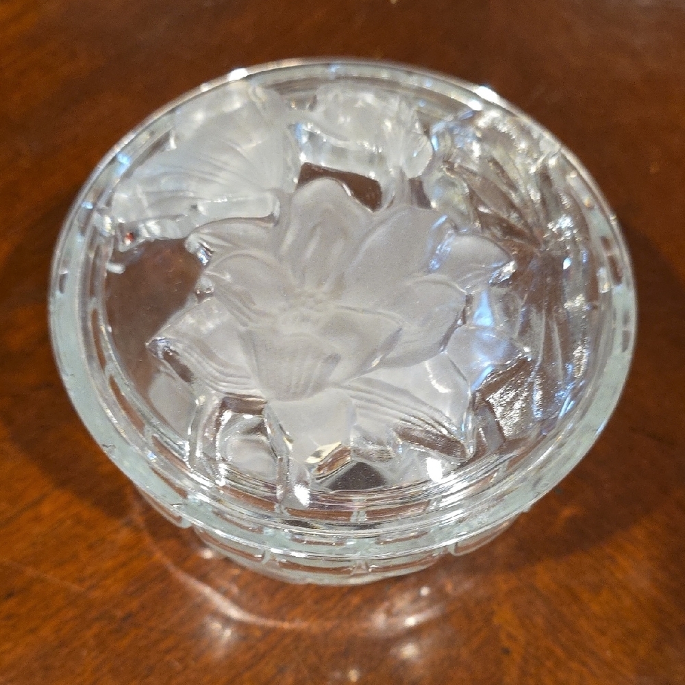 (J44)  Clear Glass Floral Lid Container
